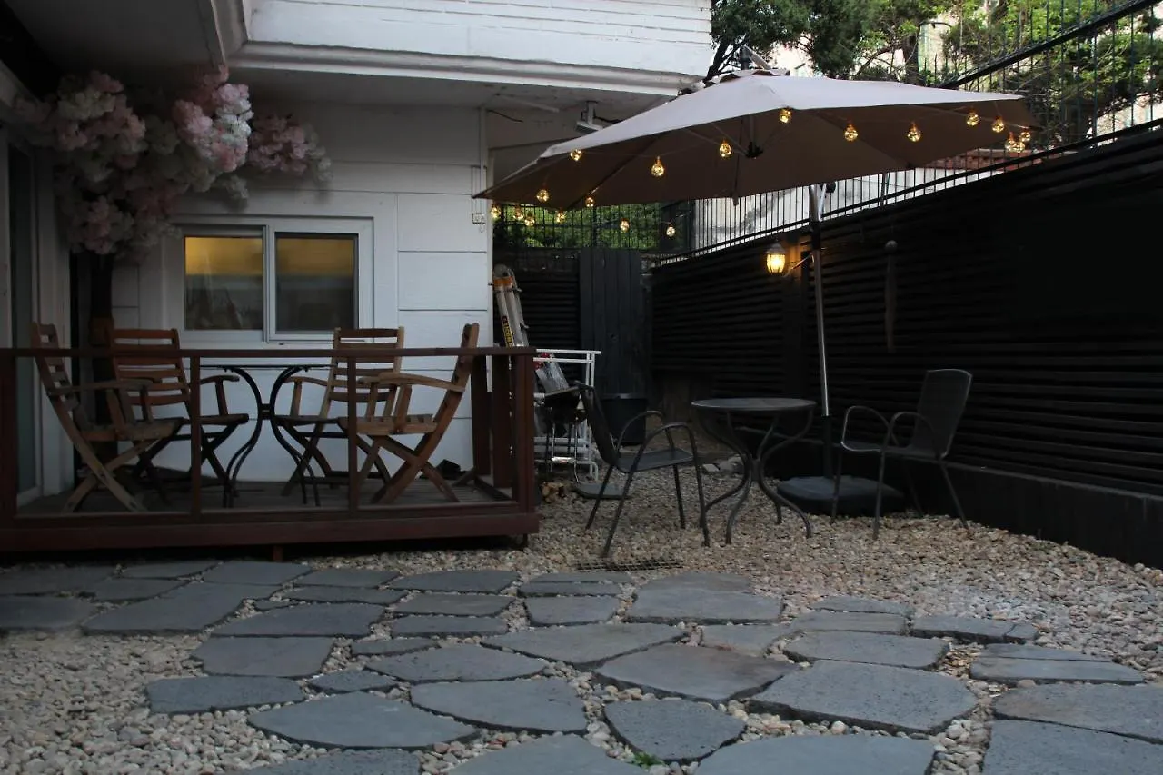 Guest house Hongdae 4Min Soju House Hotel Seoul